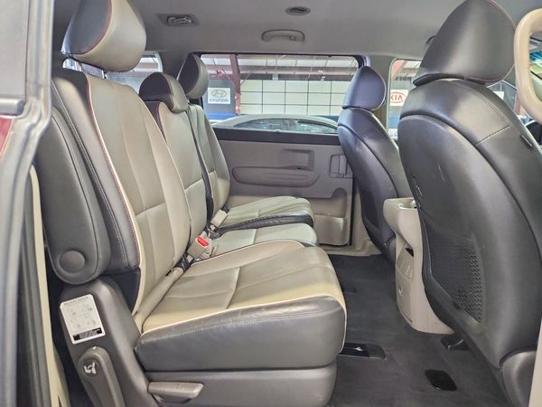 2017 KIA SEDONA LX