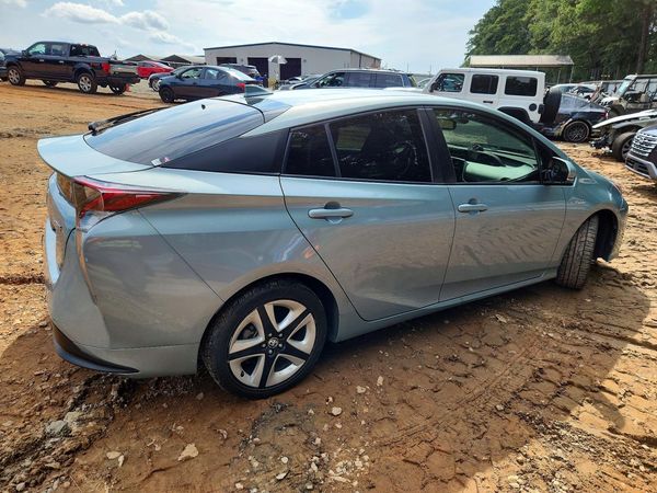 2016 TOYOTA PRIUS