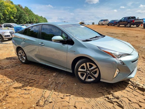 2016 TOYOTA PRIUS