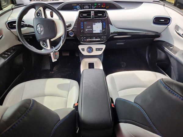 2016 TOYOTA PRIUS