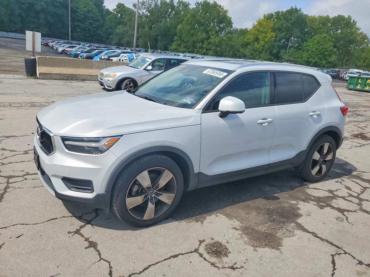 2020 VOLVO XC40