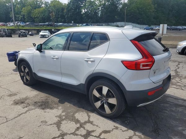 2020 VOLVO XC40
