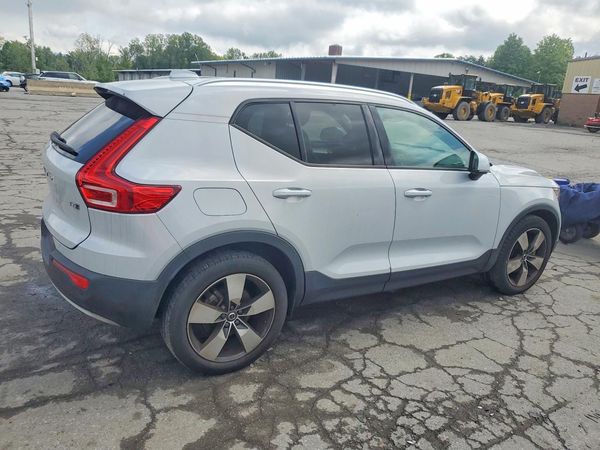 2020 VOLVO XC40
