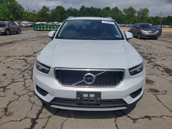 2020 VOLVO XC40