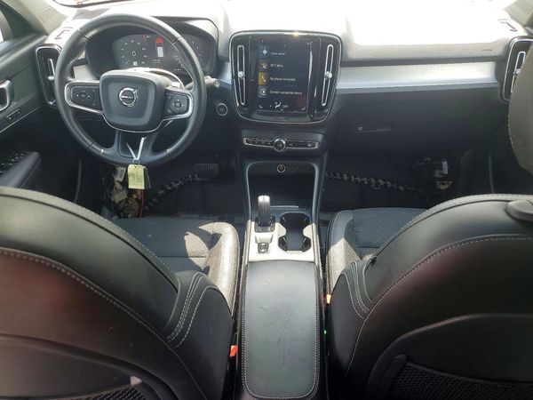 2020 VOLVO XC40