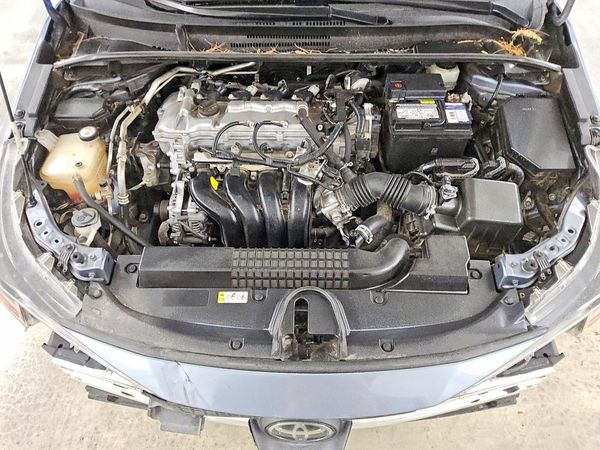 2020 TOYOTA COROLLA LE — Engine bay