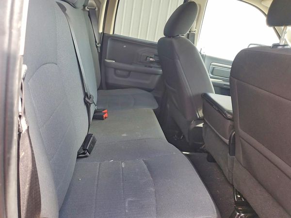 2024 RAM 1500 CLASSIC SLT / Warlock
