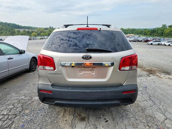 2013 KIA SORENTO Base / LX