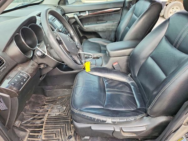 2013 KIA SORENTO Base / LX