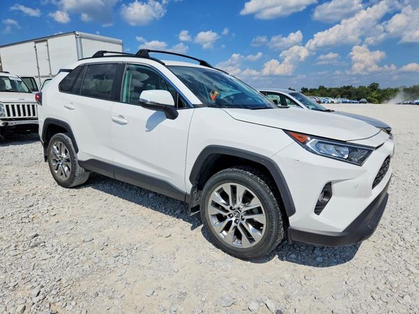 2019 TOYOTA RAV4 XLE Premium — Passenger 3/4