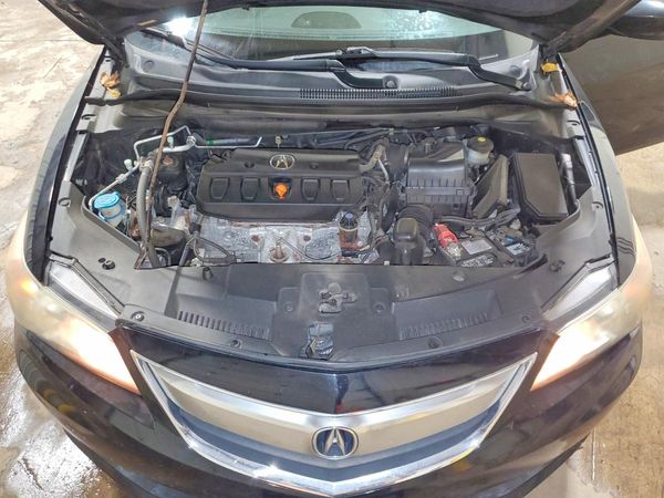 2015 ACURA ILX 20 Premium — Engine bay
