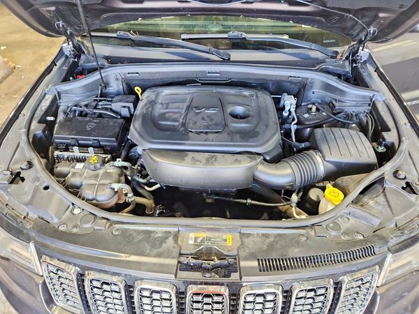 2021 JEEP CHEROKEE Overland — Engine bay