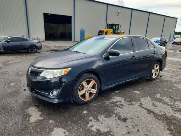2014 TOYOTA CAMRY