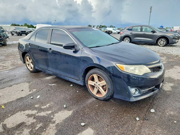 2014 TOYOTA CAMRY