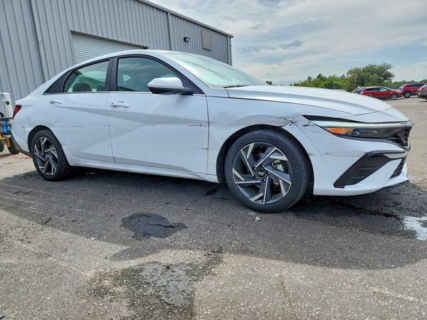 2025 HYUNDAI ELANTRA SEL Convenience — Passenger 3/4