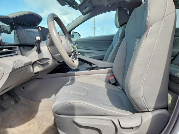 2025 HYUNDAI ELANTRA SEL Convenience — DENT