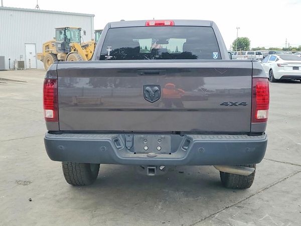 2024 RAM 1500 CLASSIC SLT / Warlock