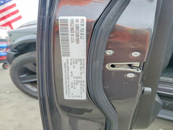 2024 RAM 1500 CLASSIC SLT / Warlock