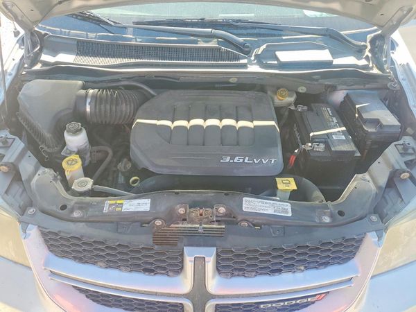 2014 DODGE GRAND CARAVAN R/T — Engine bay