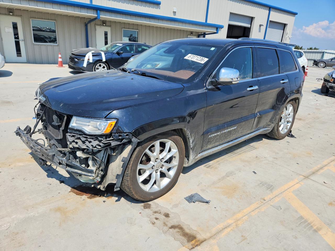 2015 JEEP GRAND CHEROKEE Summit — Front 3/4