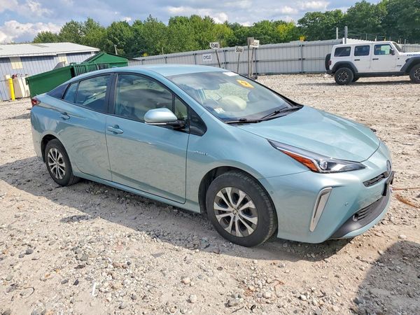 2019 TOYOTA PRIUS LE/XLE — Passenger 3/4