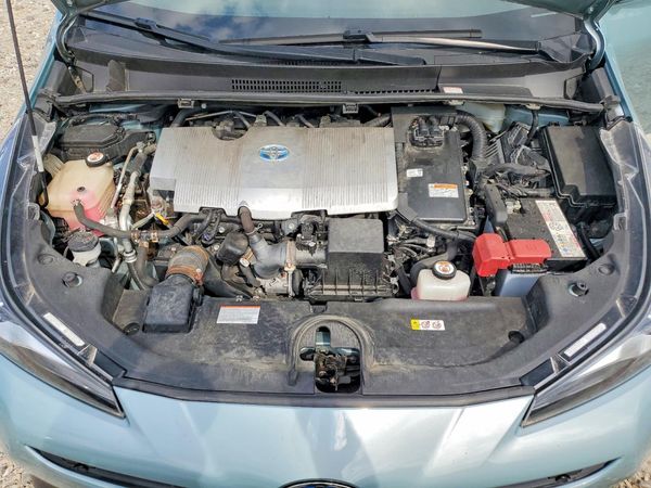 2019 TOYOTA PRIUS LE/XLE — Engine bay
