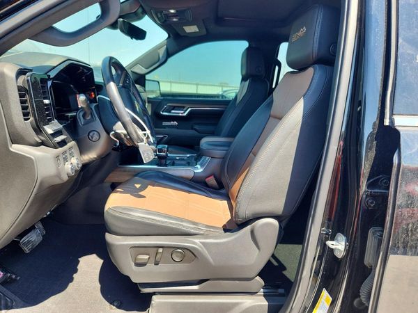 2023 CHEVROLET SILVERADO High Country — DENT