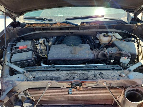 2023 CHEVROLET SILVERADO High Country — Engine bay