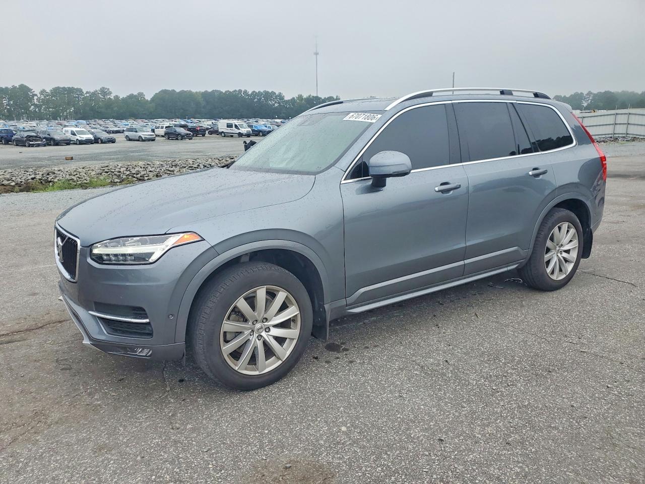 2018 VOLVO XC90 Momentum