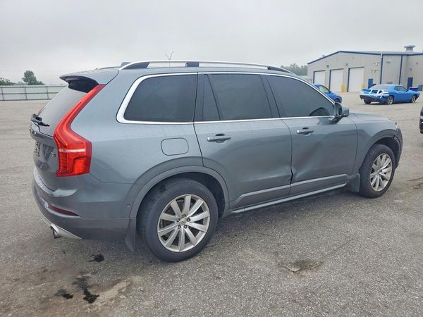 2018 VOLVO XC90 Momentum