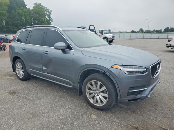 2018 VOLVO XC90 Momentum