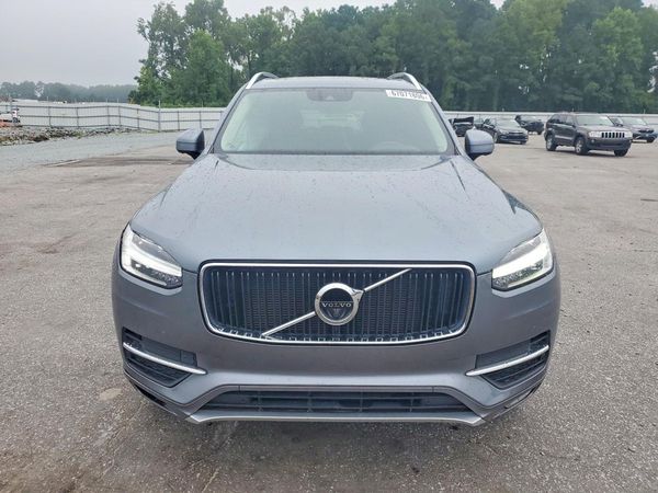 2018 VOLVO XC90 Momentum