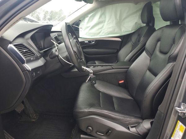 2018 VOLVO XC90 Momentum