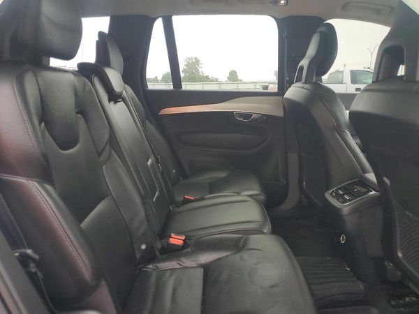 2018 VOLVO XC90 Momentum