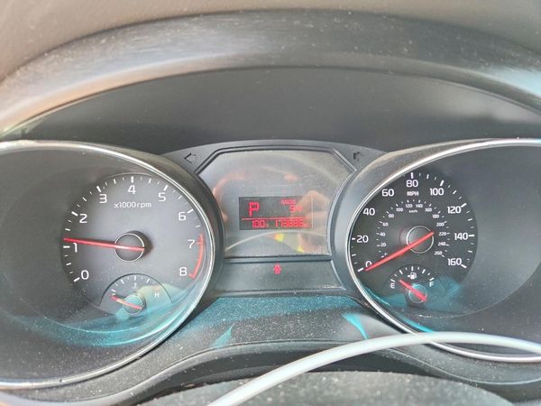 2016 KIA SEDONA LX - Middle-low