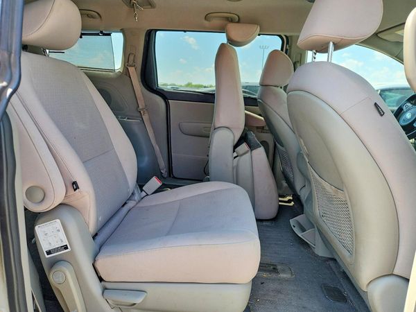 2016 KIA SEDONA LX - Middle-low