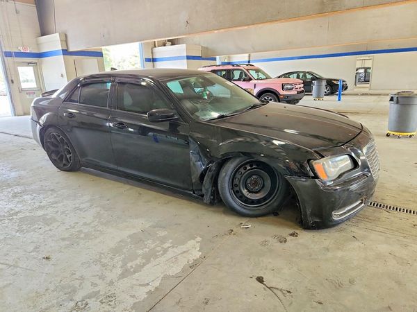 2017 CHRYSLER 300 Limited — Passenger 3/4