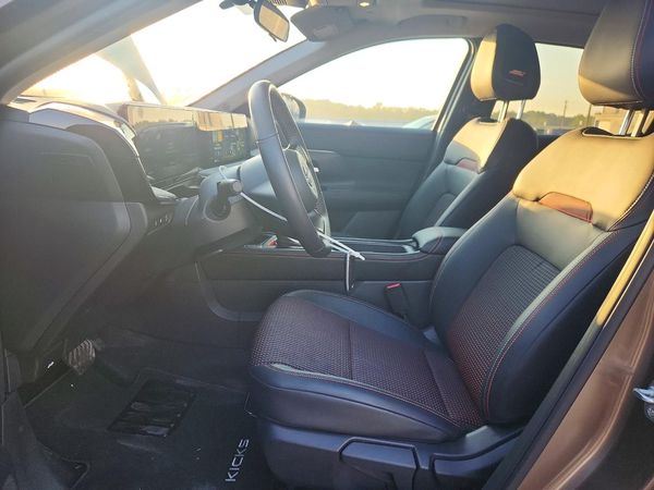 2025 NISSAN KICKS SR