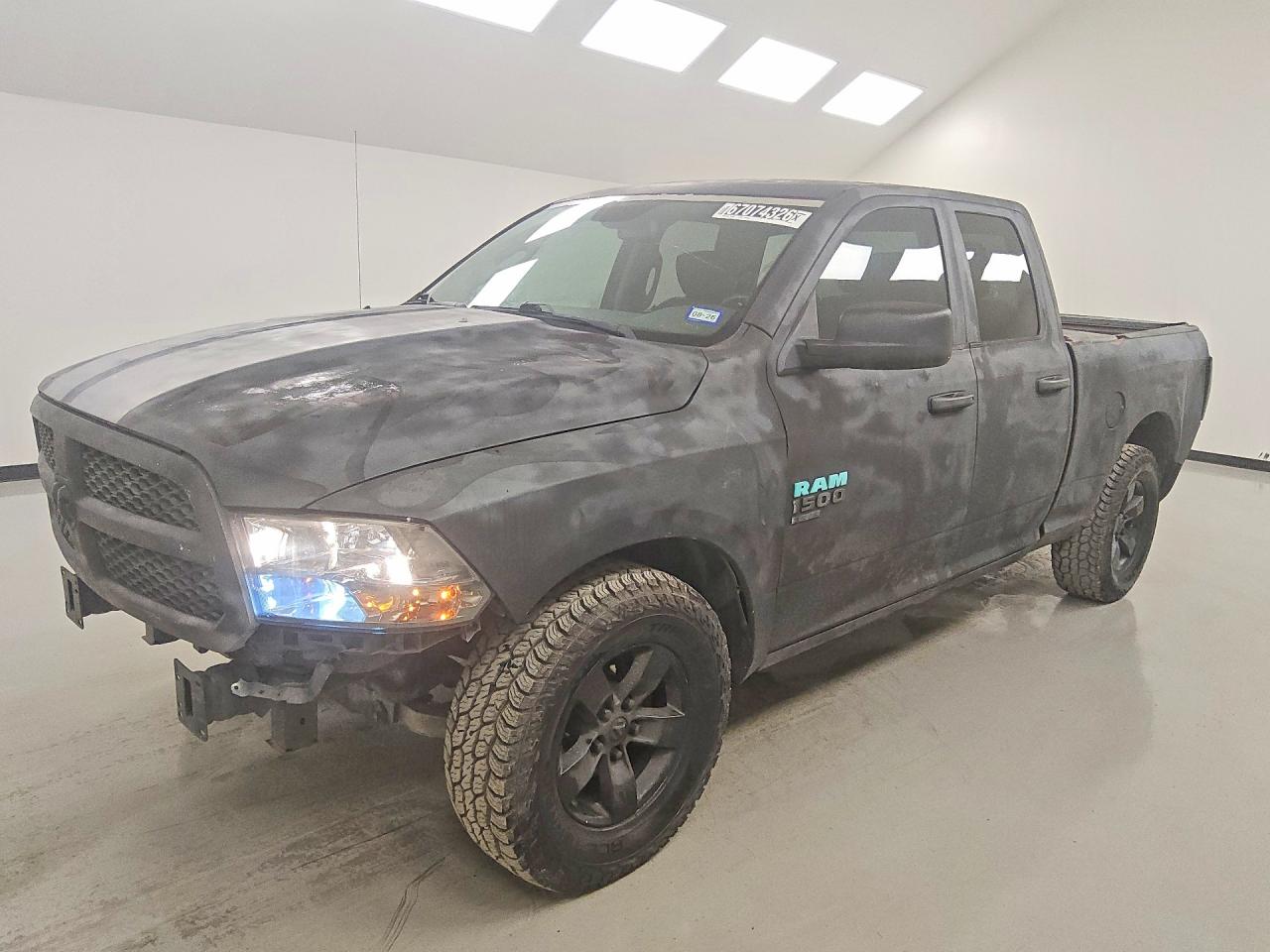 2019 RAM 1500 CLASSIC Tradesman, ST — Front 3/4