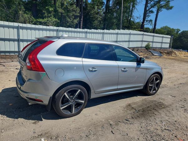 2015 VOLVO XC60 Premier+ (non R design)