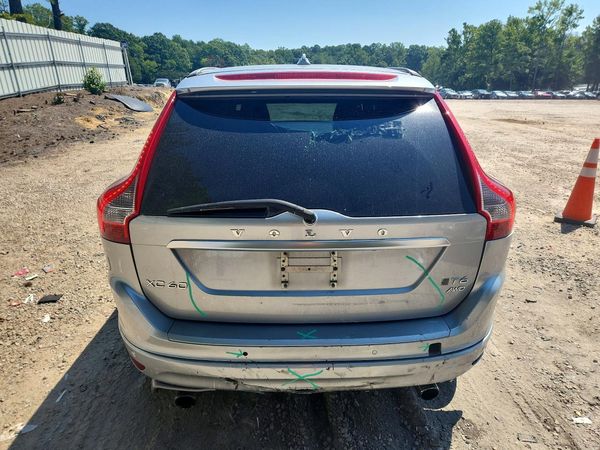 2015 VOLVO XC60 Premier+ (non R design)