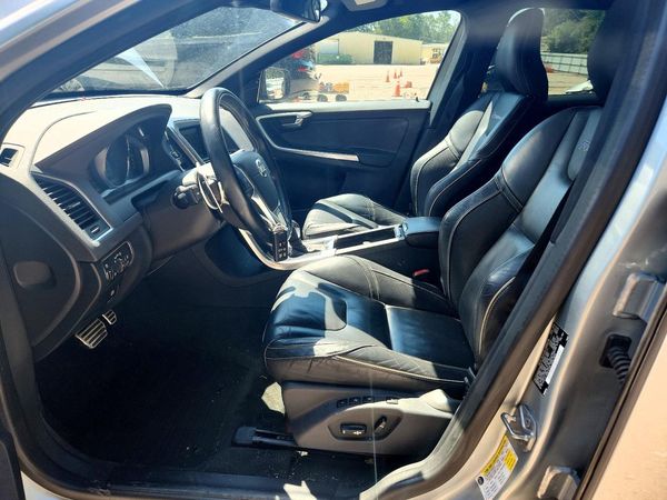 2015 VOLVO XC60 Premier+ (non R design)