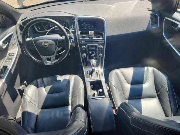 2015 VOLVO XC60 Premier+ (non R design)