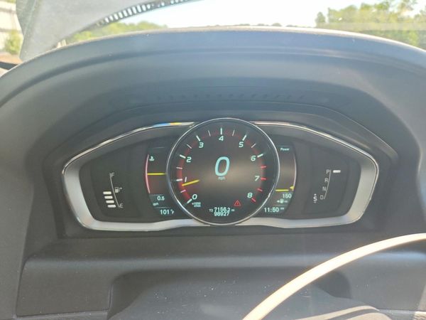 2015 VOLVO XC60 Premier+ (non R design)