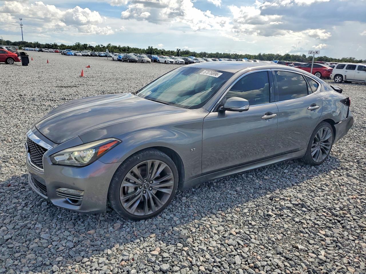 2016 INFINITI Q70