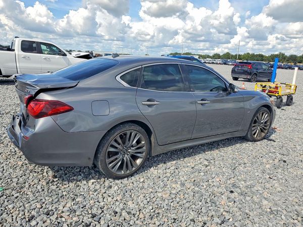 2016 INFINITI Q70