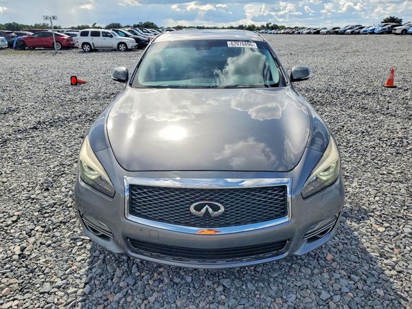 2016 INFINITI Q70