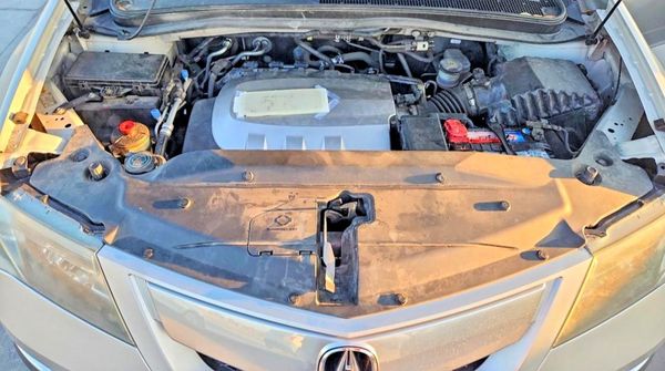 2012 ACURA MDX Tech — Engine bay