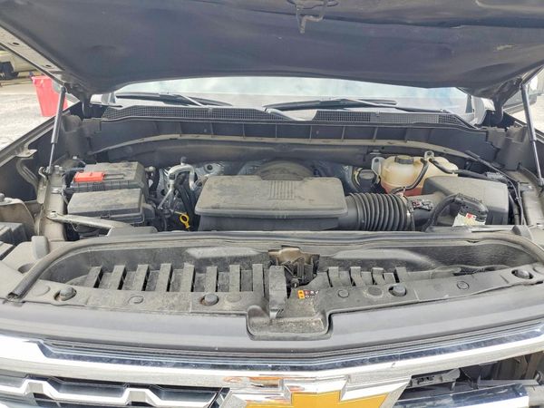 2023 CHEVROLET SILVERADO LTZ — Engine bay