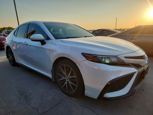 2021 TOYOTA CAMRY SE